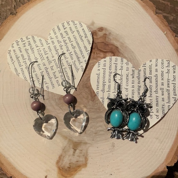 2 sets of Earrings - Picture 2 of 4